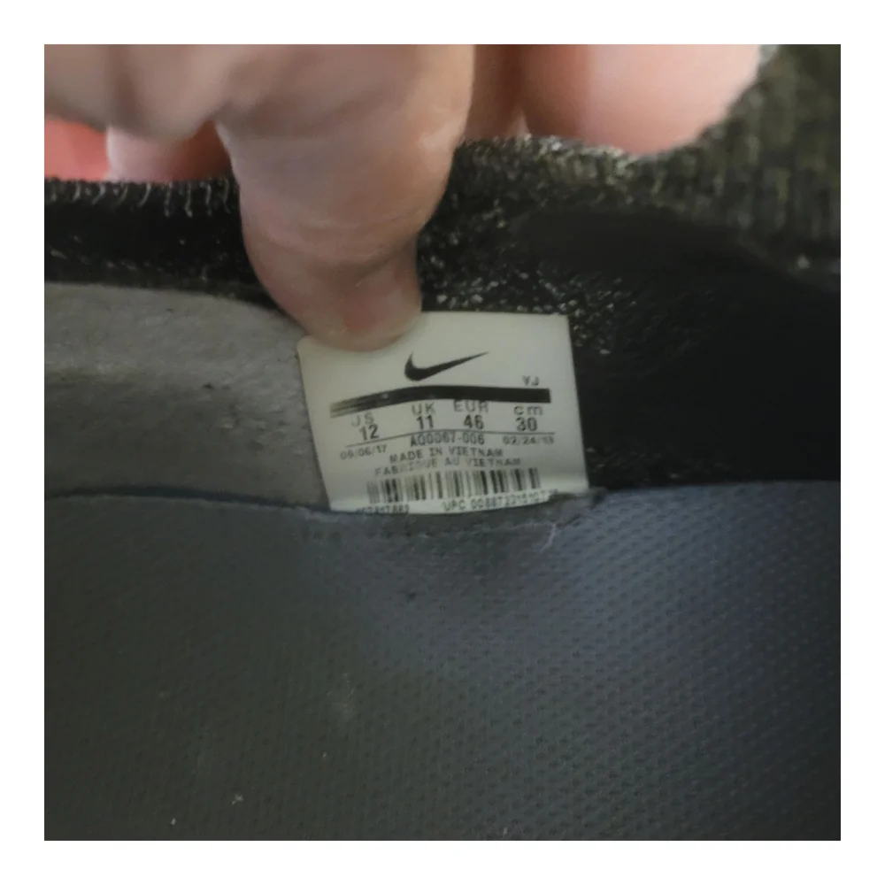 Nike‎ Black and Gray Athletic Shoes